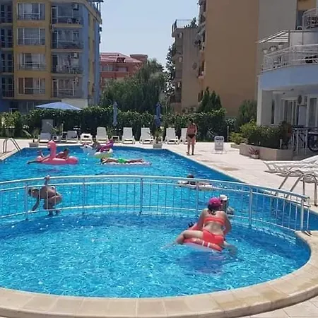 Family In Sunny Dream Słoneczny Brzeg