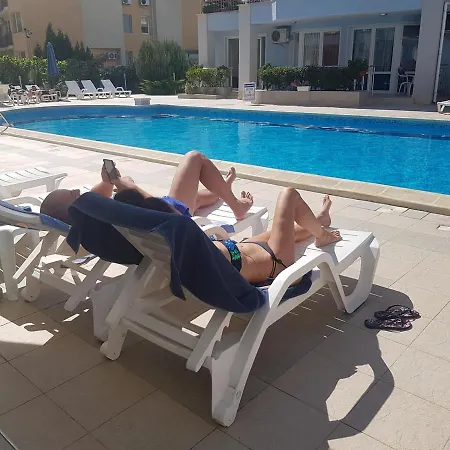 Family In Sunny Dream *